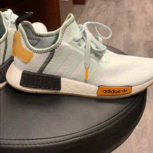 Adidas Boost Women’s light seafoam blue